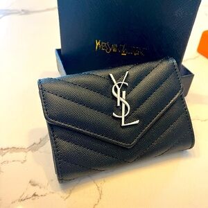 Brand New in box women’s black snap closure wallet